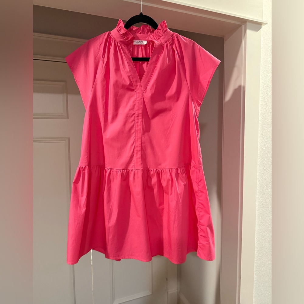 NWOT AVARA DRESS Size SMALL